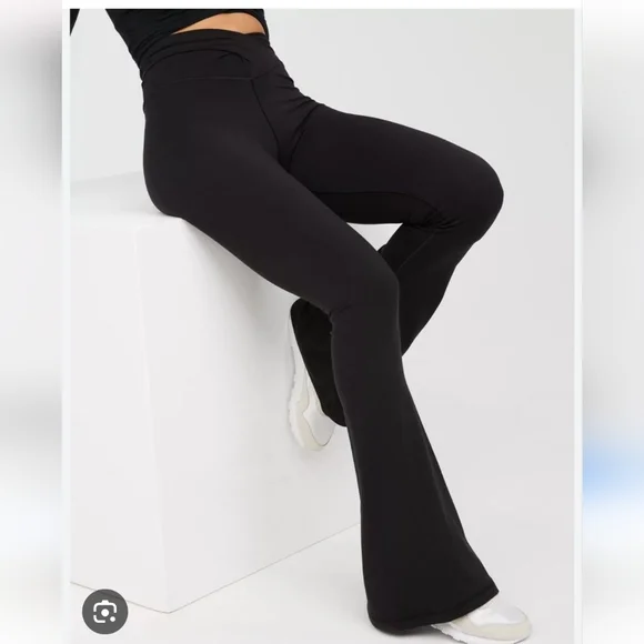 OFFLINE By AERIE Real Me High Waisted Crossover Flare Leggings Black Size Large - Picture 5 of 10